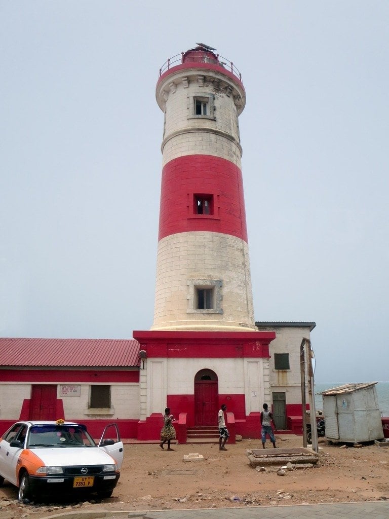 Jamestown Lighthouse — Il faro rosso e bianco sul quartiere più antico di Accra