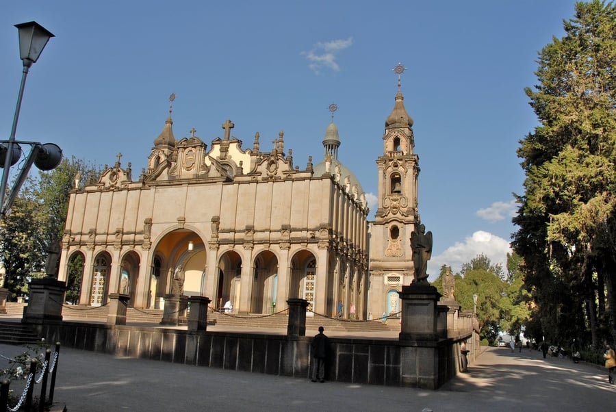 Cattedrale della Santissima Trinità — Costruita nel 1942 per celebrare la liberazione