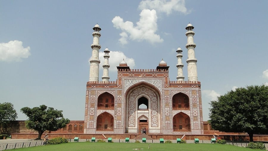 Tomba di Akbar — L'ultima dimora del grande imperatore