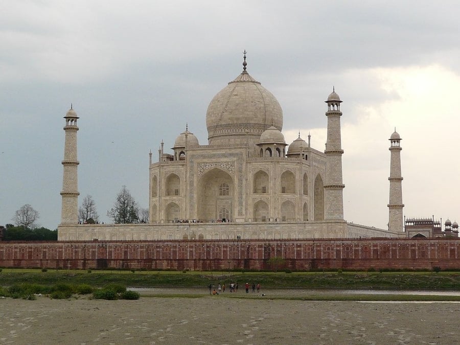 Mehtab Bagh — Il giardino della luna di fronte al Taj Mahal