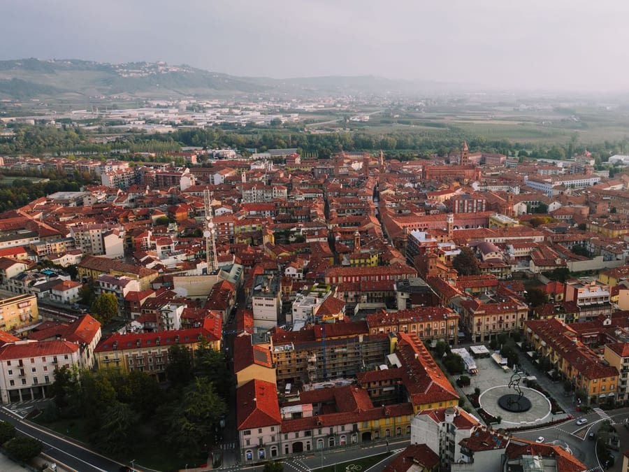 I tetti e le torri — Quello che resta della città dalle cento torri