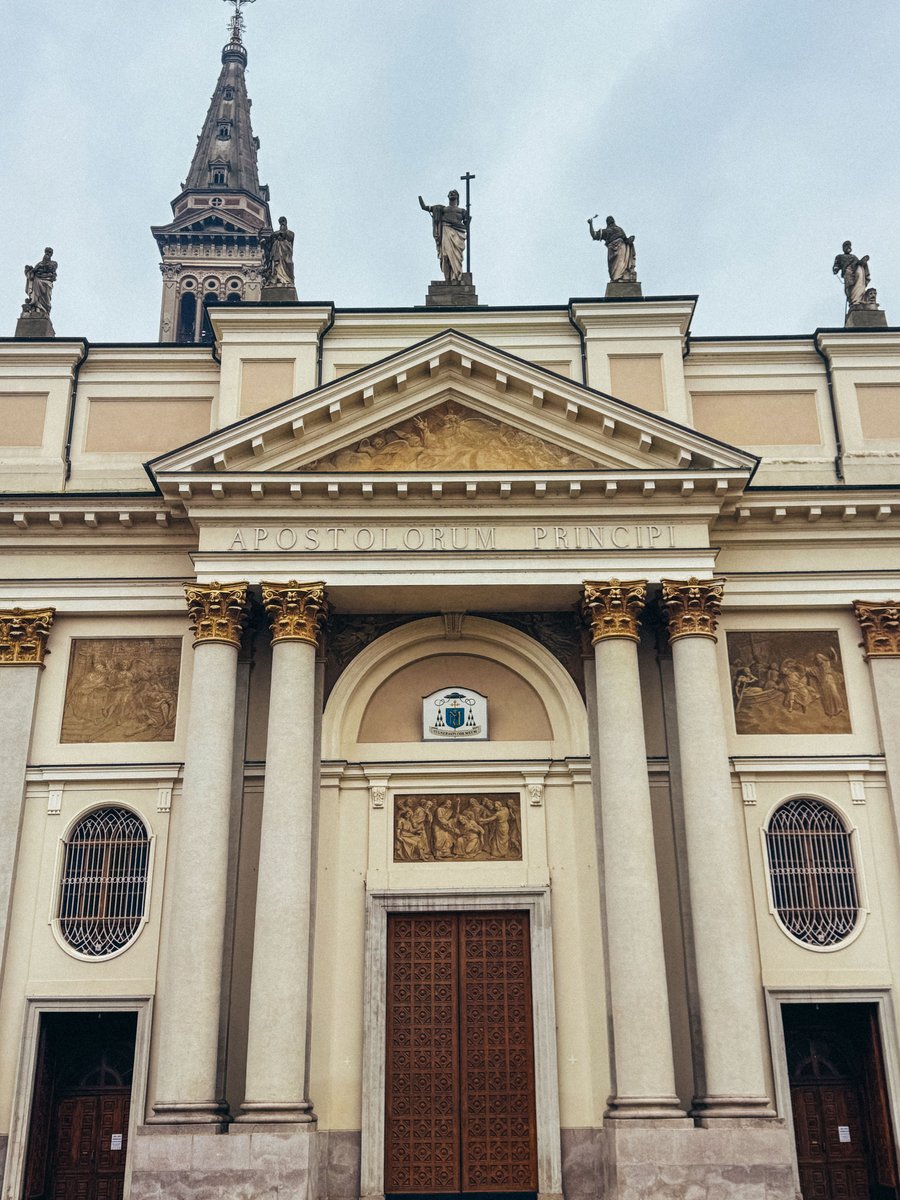 Il Duomo — La cattedrale neoclassica dei Santi Pietro e Marco, con il campanile più alto della città