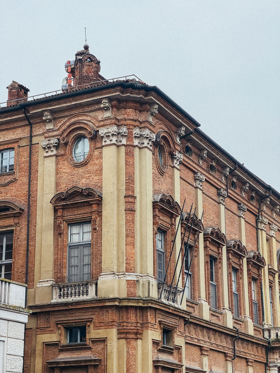 Palazzo Ghilini — Il palazzo barocco in mattoni, oggi sede della Provincia