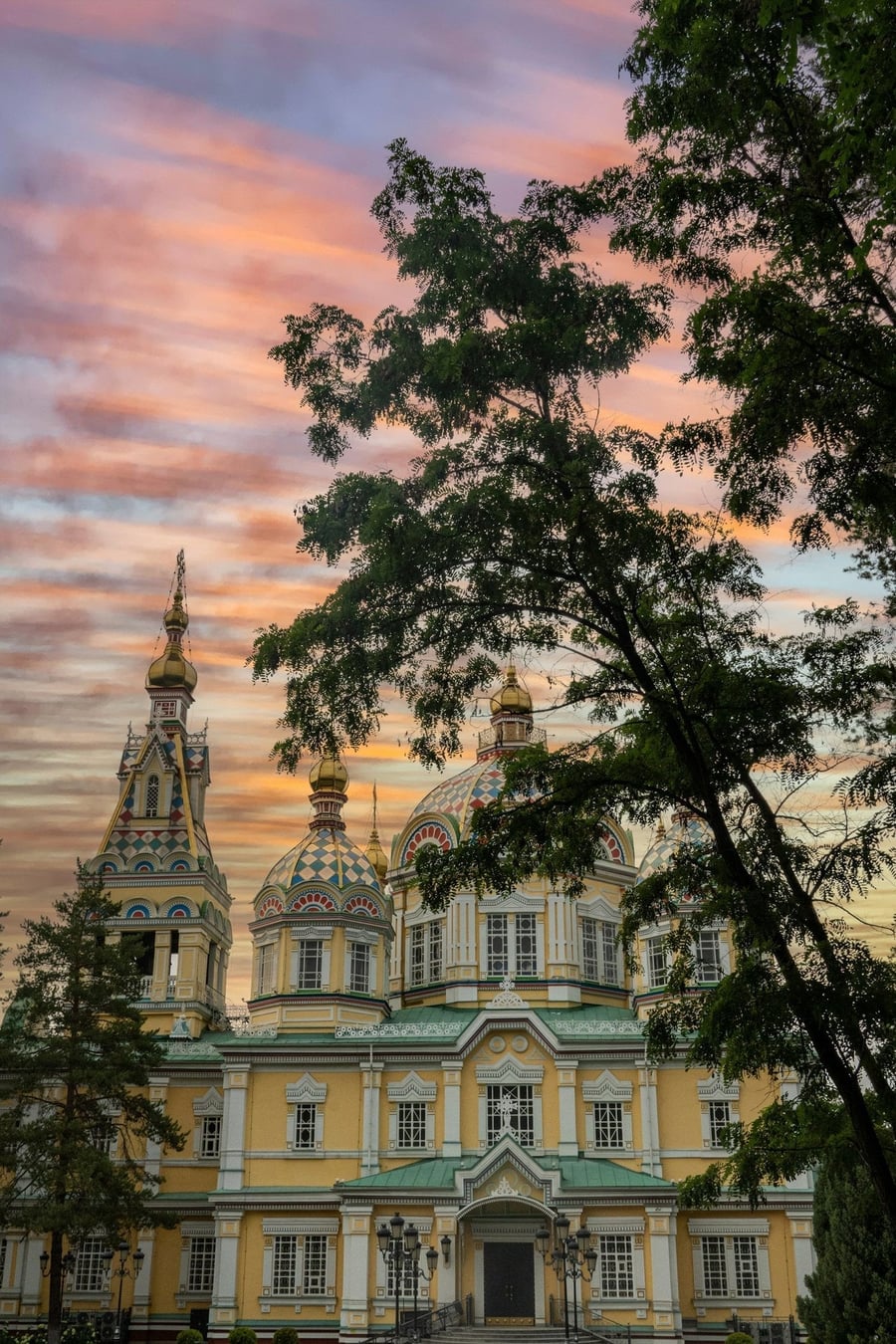 Cattedrale dell'Ascensione (Zenkov) — Una delle chiese in legno più alte del mondo, costruita senza un solo chiodo