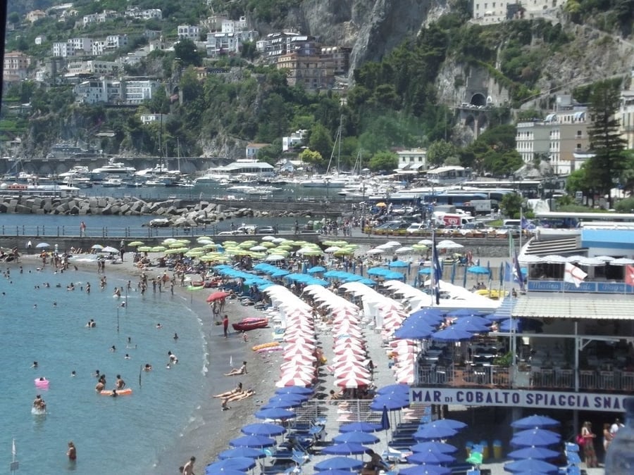 Marina Grande — La spiaggia sotto il paese