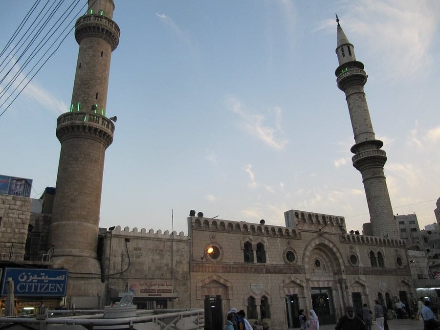 Grande Moschea al-Husseini — Ricostruita nel 1924 nel cuore del centro