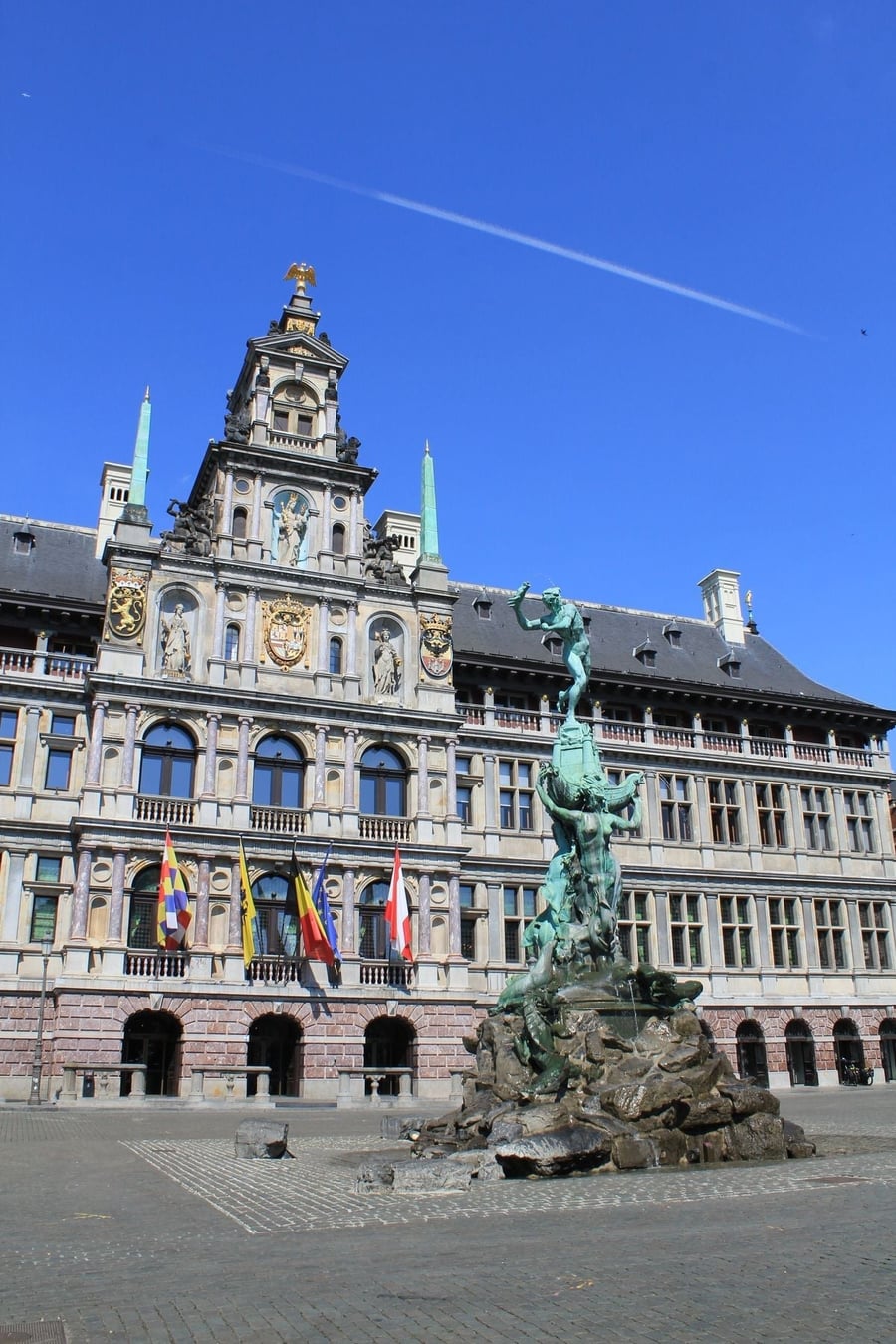 Grote Markt — Il municipio rinascimentale e la fontana di Brabo nel cuore della città