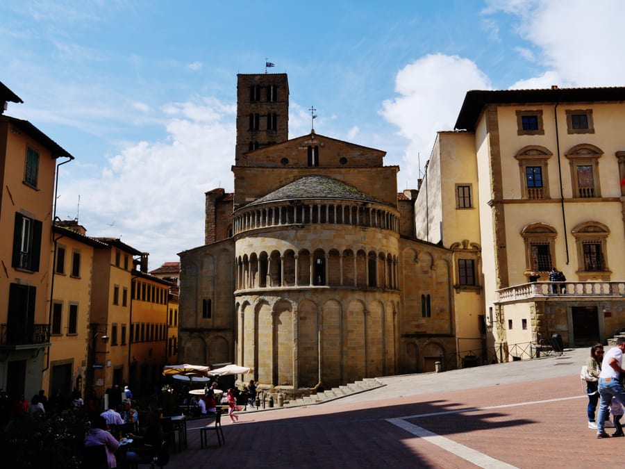 La Pieve di Santa Maria — L'abside che fa da parete alla piazza