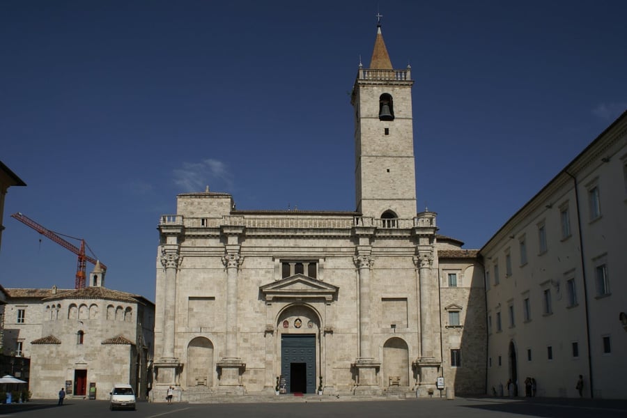 Cattedrale di Sant'Emidio — Il duomo dedicato al patrono della città