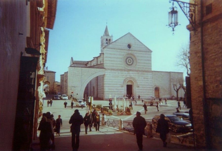 Basilica di Santa Chiara — La chiesa a strisce rosa e bianche