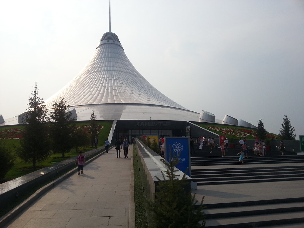 Khan Shatyr — The world's largest tent, designed by Norman Foster in the heart of the steppe