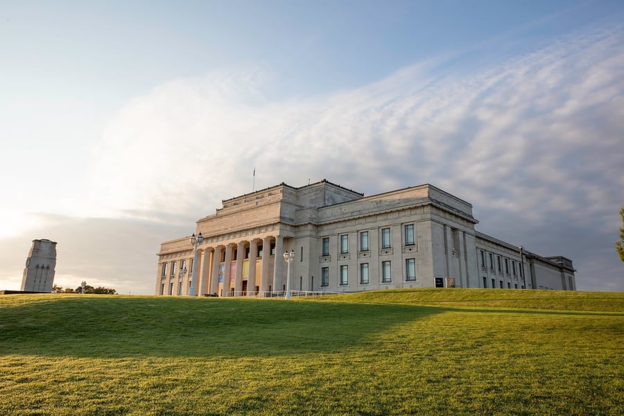 L'Auckland War Memorial Museum — Un tempio neoclassico sul bordo del Domain, tra storia e memoria
