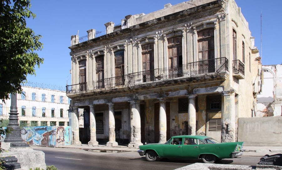 Vintage American cars — 1950s sedans still cruising the streets of Havana