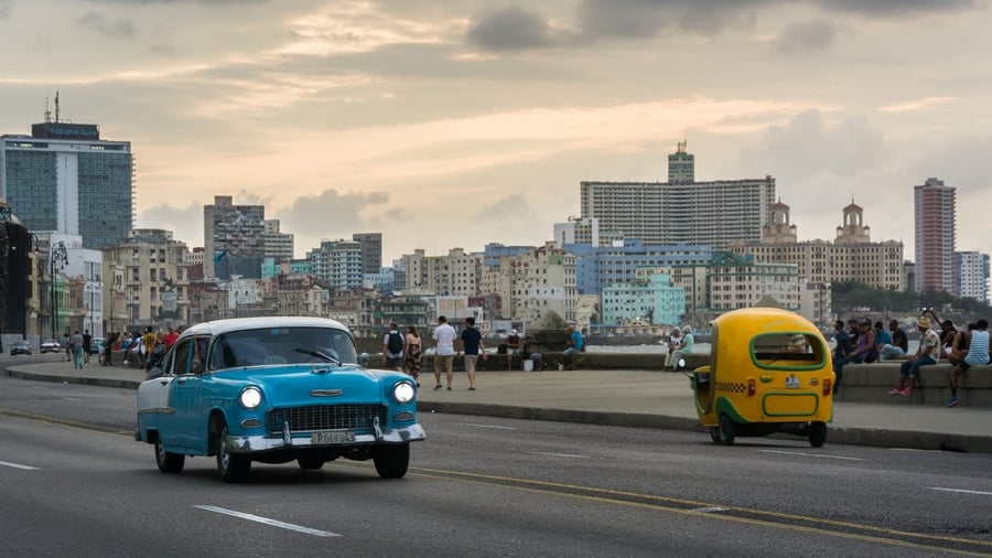 Malecón — The seafront where all of Havana gathers at sunset