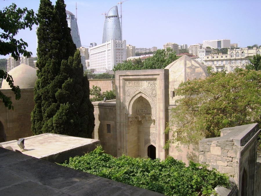 Il Palazzo degli Shirvanshah — La reggia in pietra del XV secolo