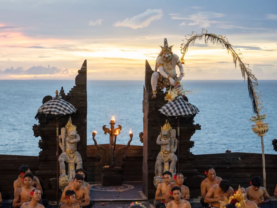 La danza kecak — Cento voci al posto dell'orchestra