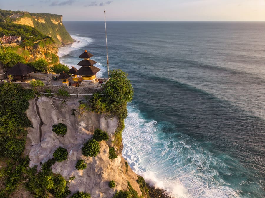 Uluwatu — Il tempio in cima a una scogliera di settanta metri