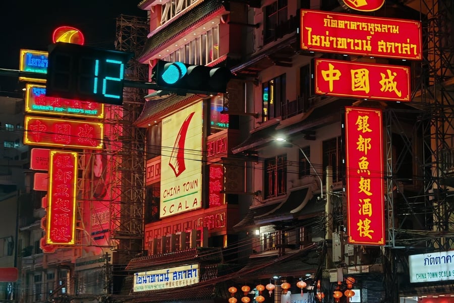 Yaowarat — Le insegne dorate della Chinatown di Bangkok