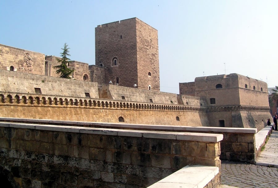 Castello Svevo — La fortezza normanno-sveva
