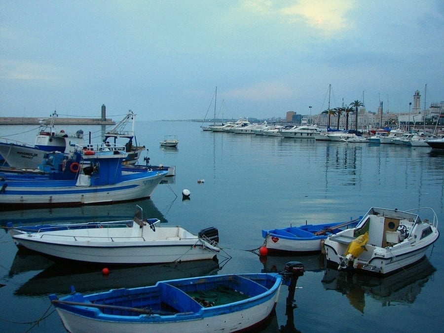 Il porto vecchio — Le barche dei pescatori al tramonto