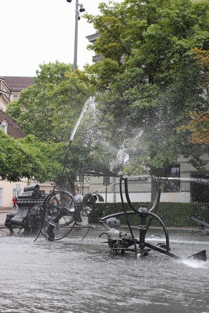 The Tinguely Fountain — Ten mechanical sculptures playing with water