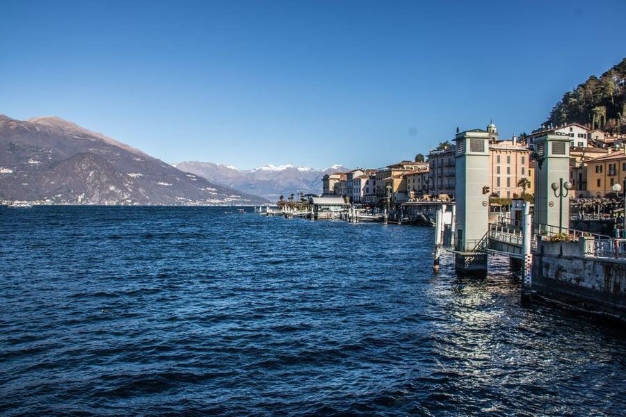 L'imbarcadero — Le torrette liberty del molo dove attraccano i traghetti
