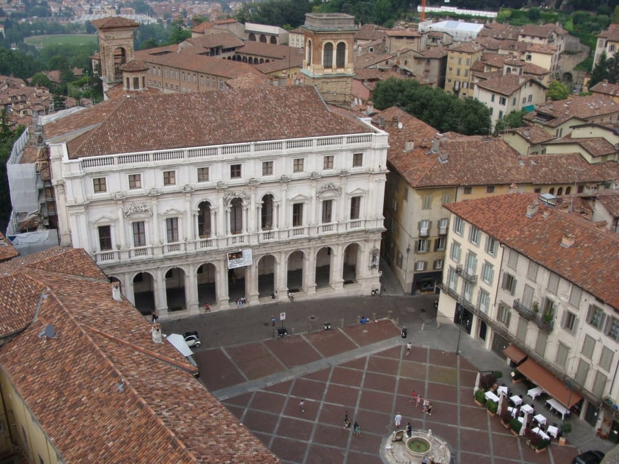 Piazza Vecchia — Il salotto della Città Alta