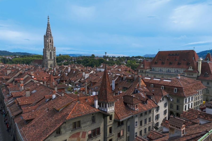 Vista dal Rosengarten — La città vecchia racchiusa nell'ansa del fiume, vista dall'alto