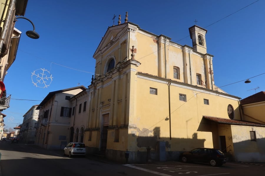 Chiesa dei Santi Pietro e Paolo — La parrocchiale del paese