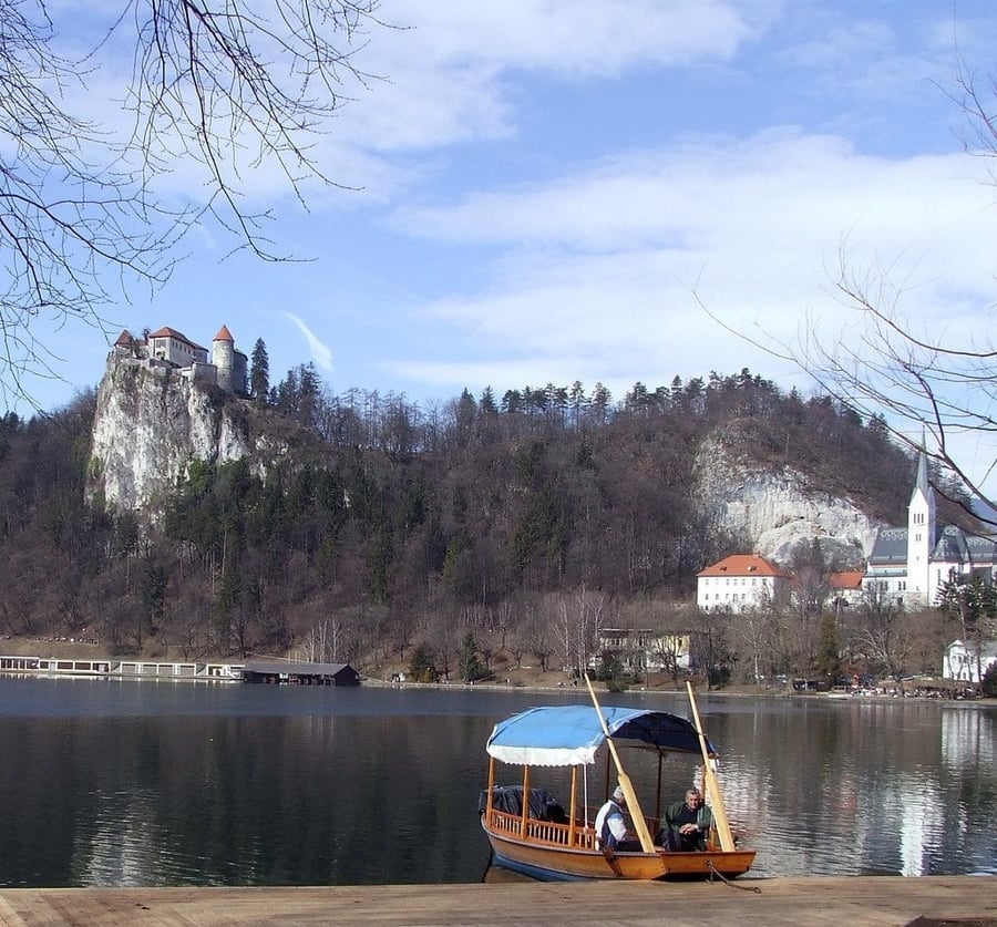 Pletna boats on the lake — The traditional rowing boats that reach the island