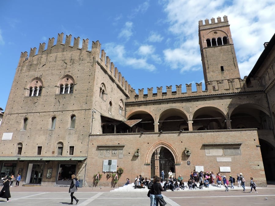 Piazza Maggiore — Palazzo Re Enzo and its battlemented tower
