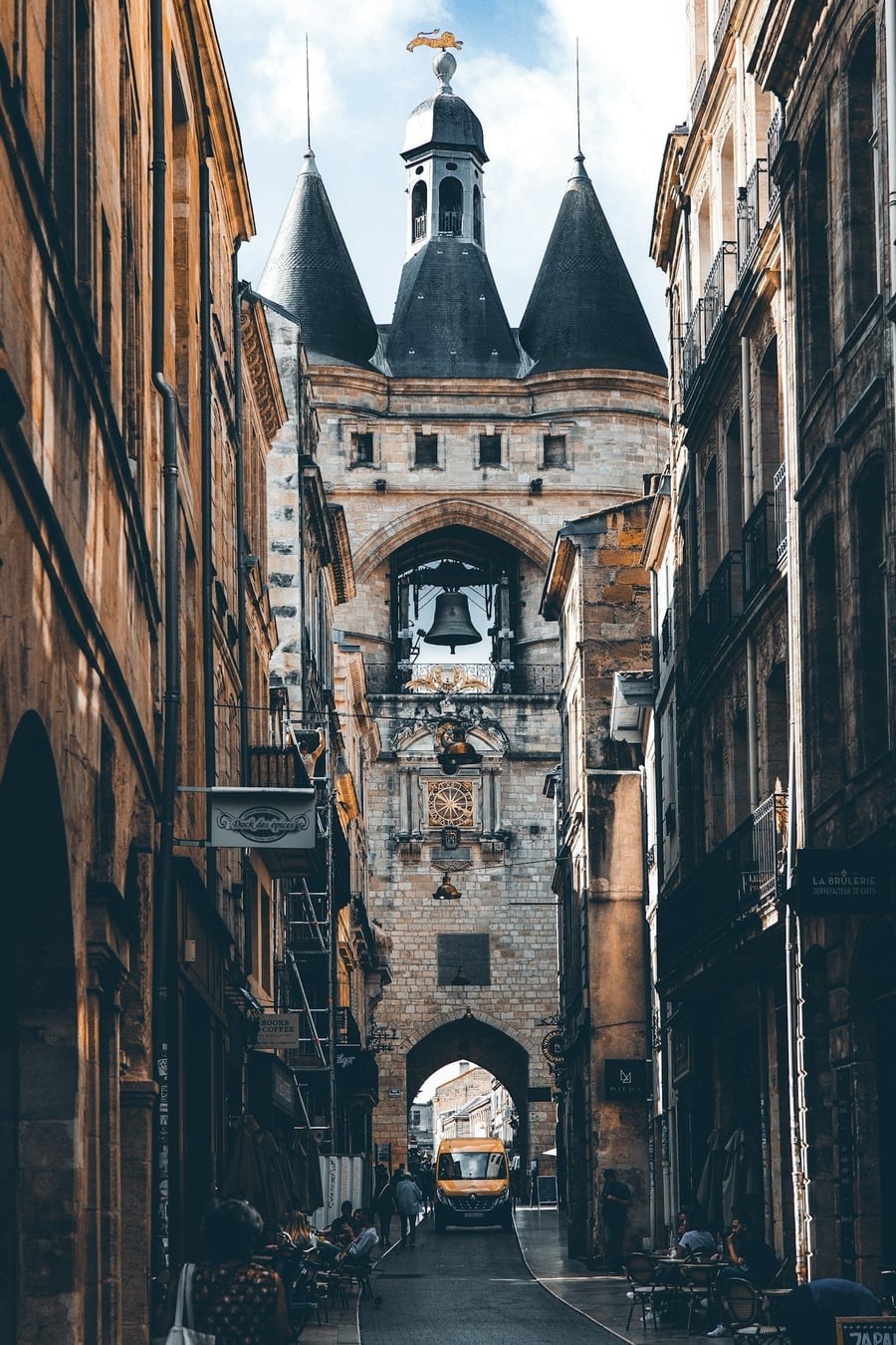 La Grosse Cloche — L'antica porta cittadina sormontata dal simbolo di Bordeaux