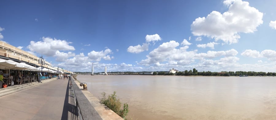 I quais e il Pont Jacques-Chaban-Delmas — Il fronte fluviale dichiarato patrimonio dell'UNESCO