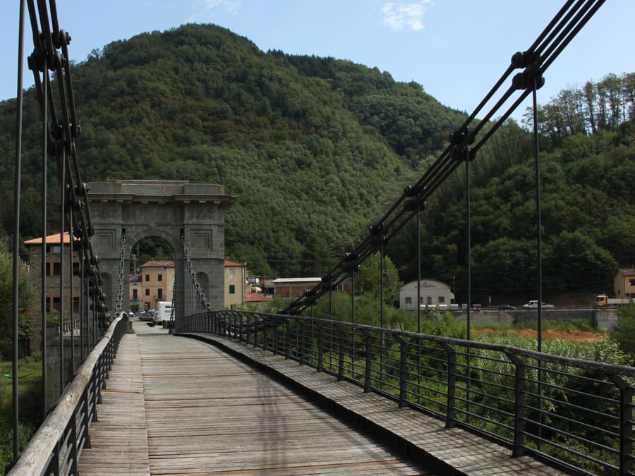 Il Ponte delle Catene — Un ponte sospeso dell'Ottocento, ancora in piedi