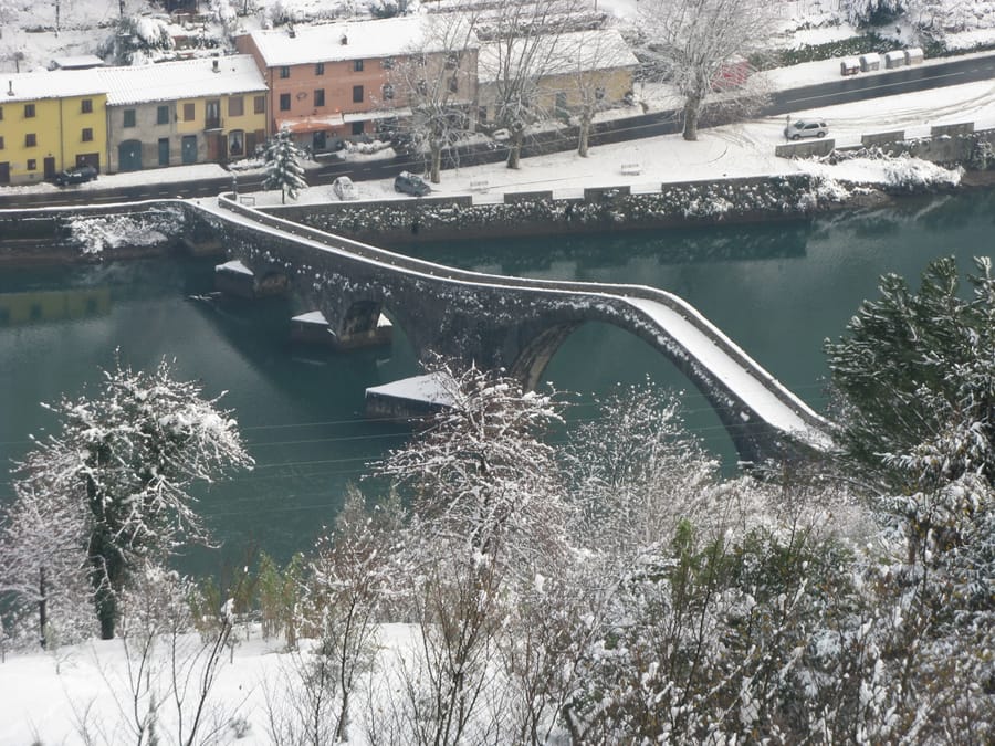 Il ponte sotto la neve — L'arco grande e i quattro piccoli, d'inverno