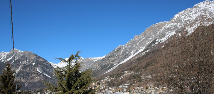 La conca di Bormio — Il paese circondato dalle vette del Parco dello Stelvio
