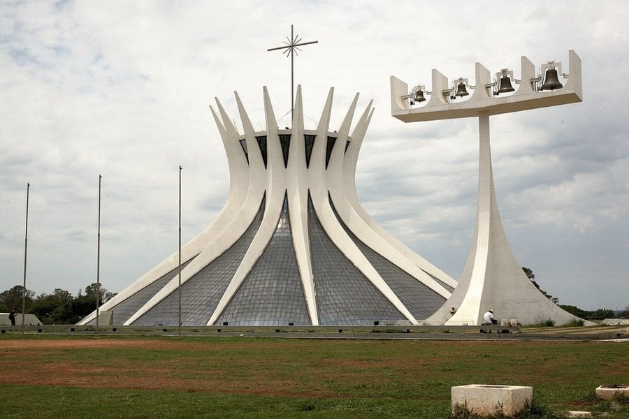La Catedral Metropolitana — Sedici pilastri di cemento verso il cielo