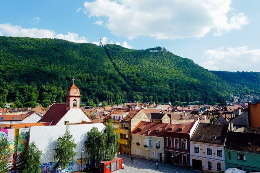 Il monte Tâmpa — La montagna che entra in città
