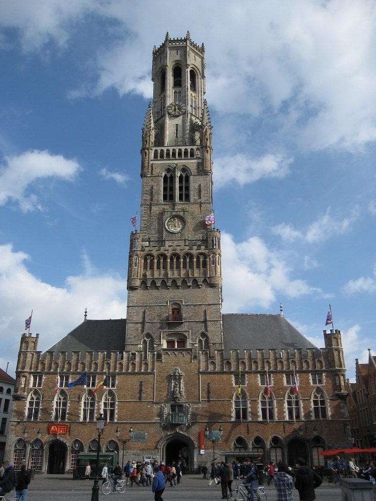 Grote Markt — La piazza del mercato con il Belfort