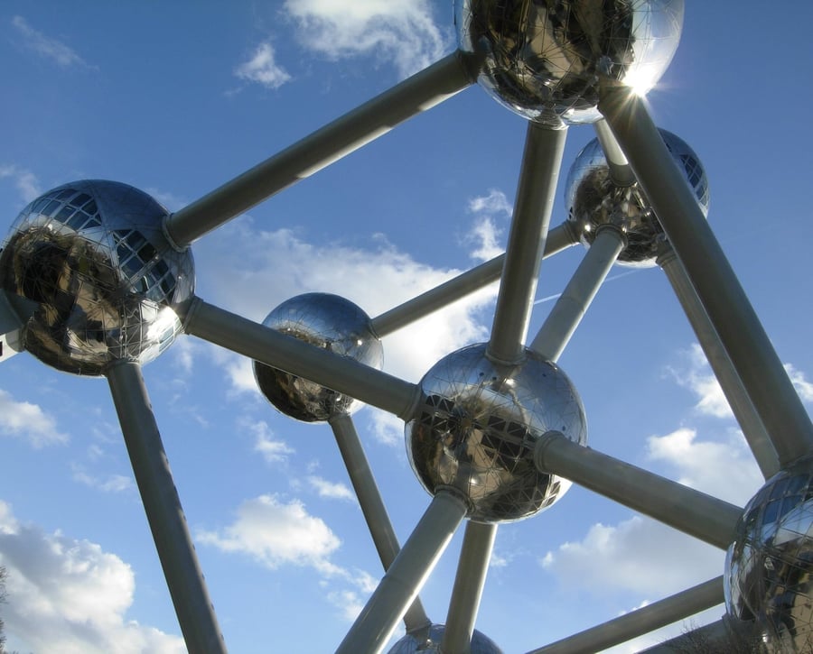 Atomium — Una molecola di ferro ingrandita centosessantacinque miliardi di volte