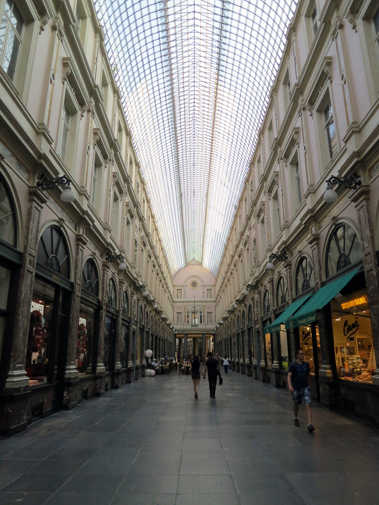 Galeries Royales Saint-Hubert — Il passaggio coperto in vetro e ferro tra i più antichi d'Europa