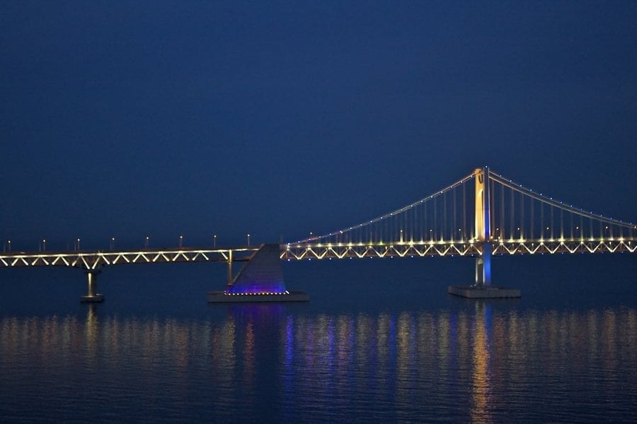 Ponte di Gwangan — 7,4 chilometri illuminati da centomila combinazioni di colore