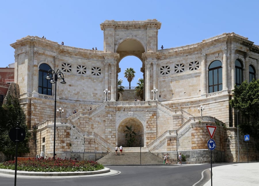 Bastione di Saint Remy — Lo scalone monumentale verso la città vecchia