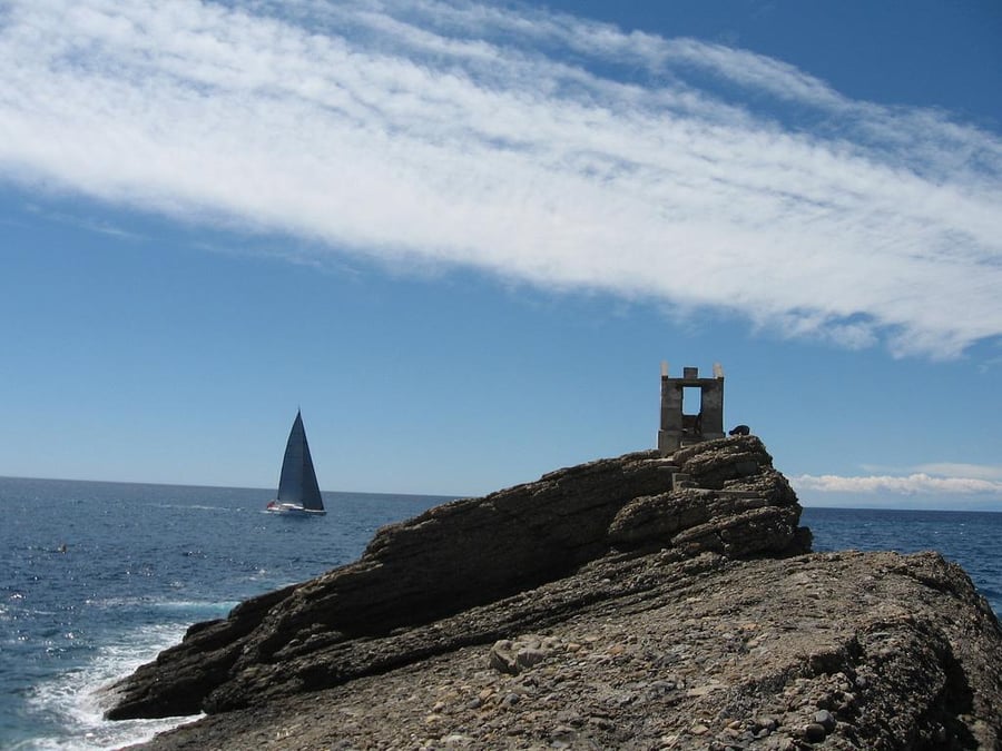 Punta Chiappa — Lo sperone di roccia che si tuffa nel mare aperto