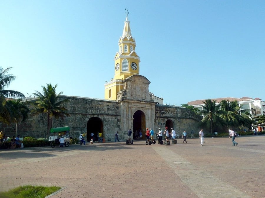 Torre del Reloj — La porta d'ingresso monumentale alla città murata