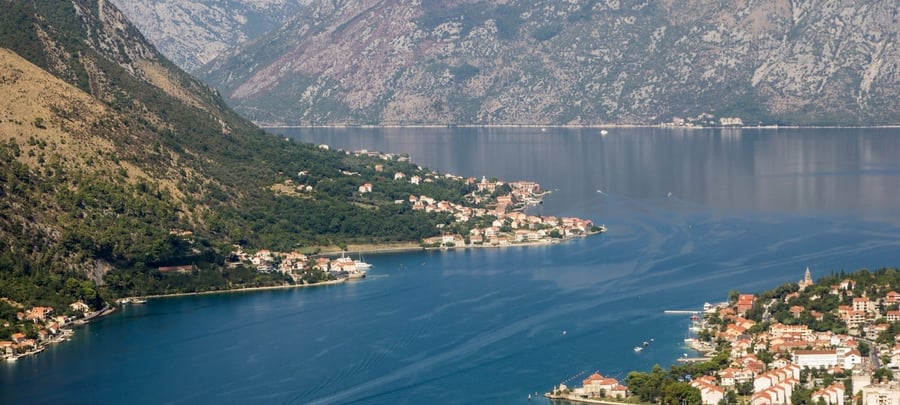 La Baia di Cattaro — Un'insenatura simile a un fiordo tra montagne a picco