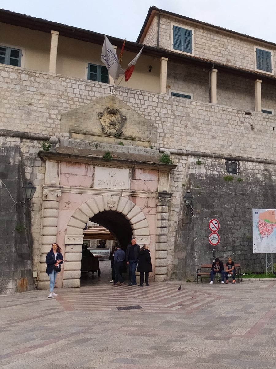 La Porta del Mare — L'ingresso principale alla città vecchia, aperto sul porto