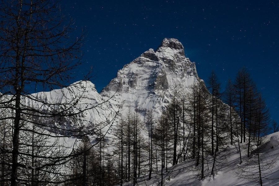 Il Cervino da Cervinia — La piramide di roccia che sovrasta il paese
