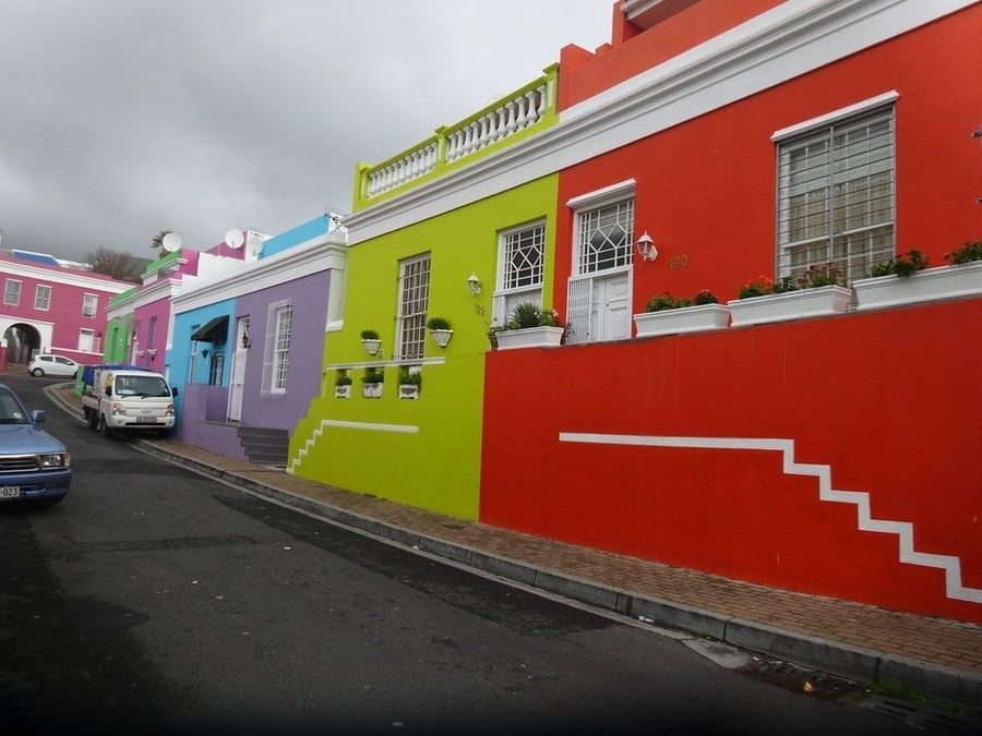 Bo-Kaap — Case a picco sulla collina dipinte in ogni colore immaginabile