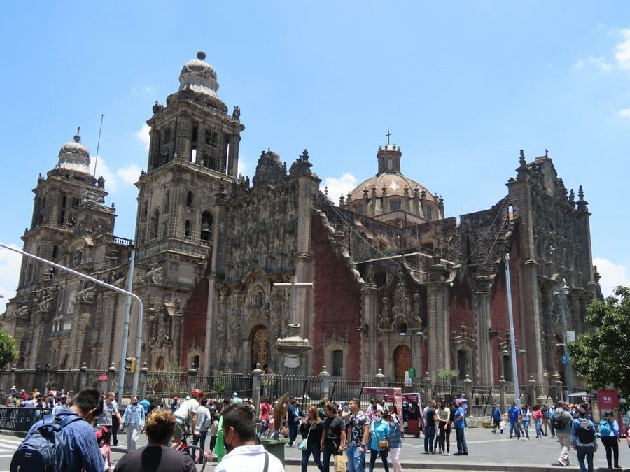 Catedral Metropolitana — La cattedrale più grande delle Americhe, affacciata sullo Zócalo